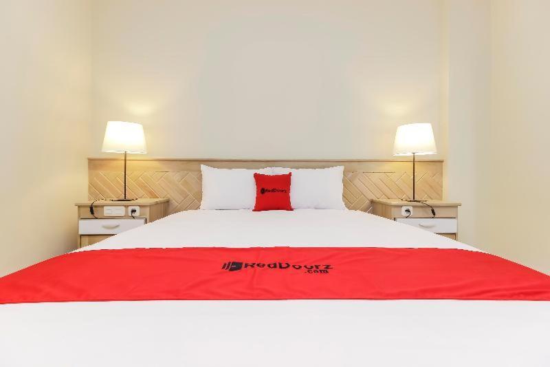 Reddoorz Premium Near Ragunan Zoo 2 Jacarta Quarto foto